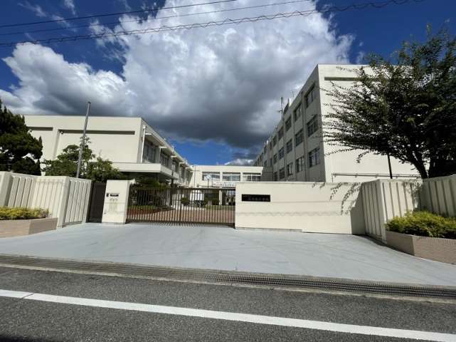 小学校　高岡西小学校（小学校）まで548m