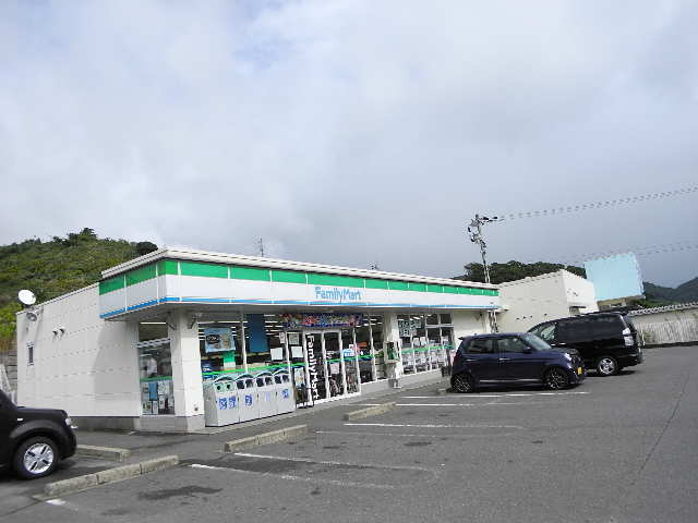 コンビニ　ファミリーマート 東長崎戸石店（コンビニ）まで372m