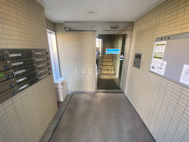 ロビー　オートロック