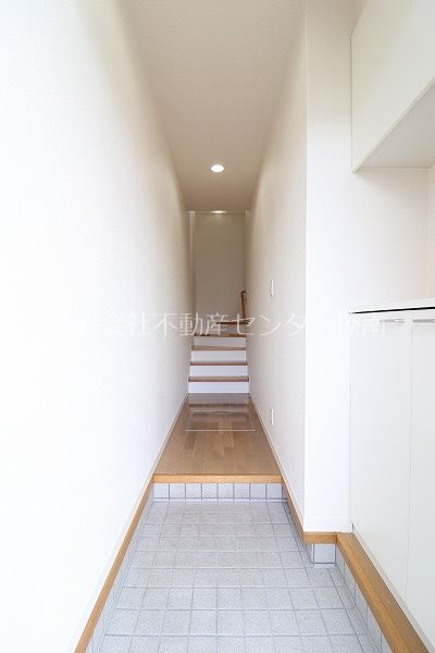 玄関　別部屋写真です