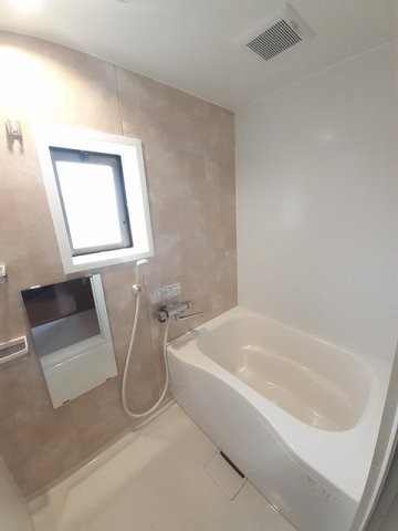 バス・シャワールーム　コンパクトで使いやすいお風呂です