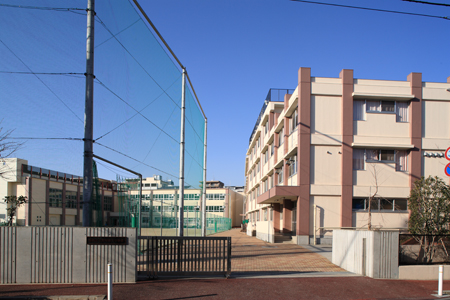 中学校　板橋区立志村第三中学校（中学校）まで390m