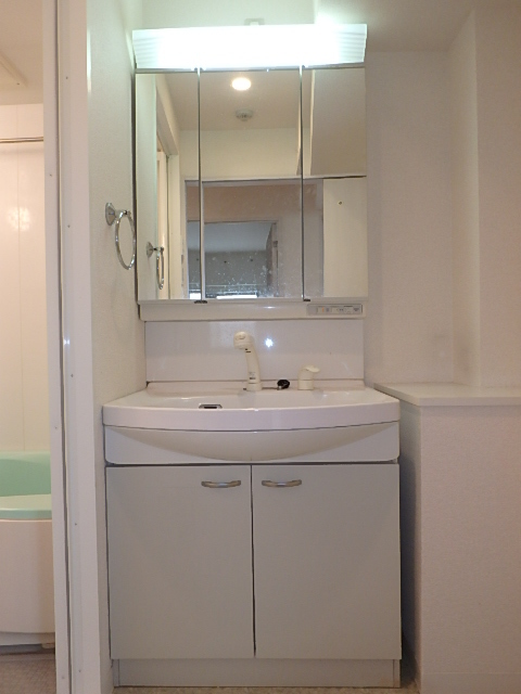 洗面設備　朝の身支度には欠かせないマストアイテムです。