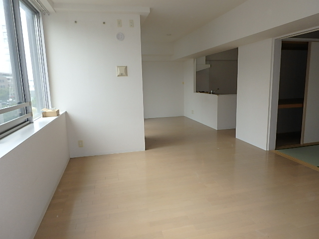 居室・リビング　レイアウト自由自在の２０帖のリビングスペース。