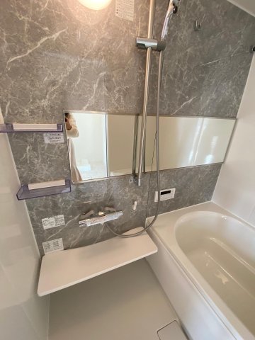 バス・シャワールーム　バス・シャワールーム浴室乾燥機付きで安心です。