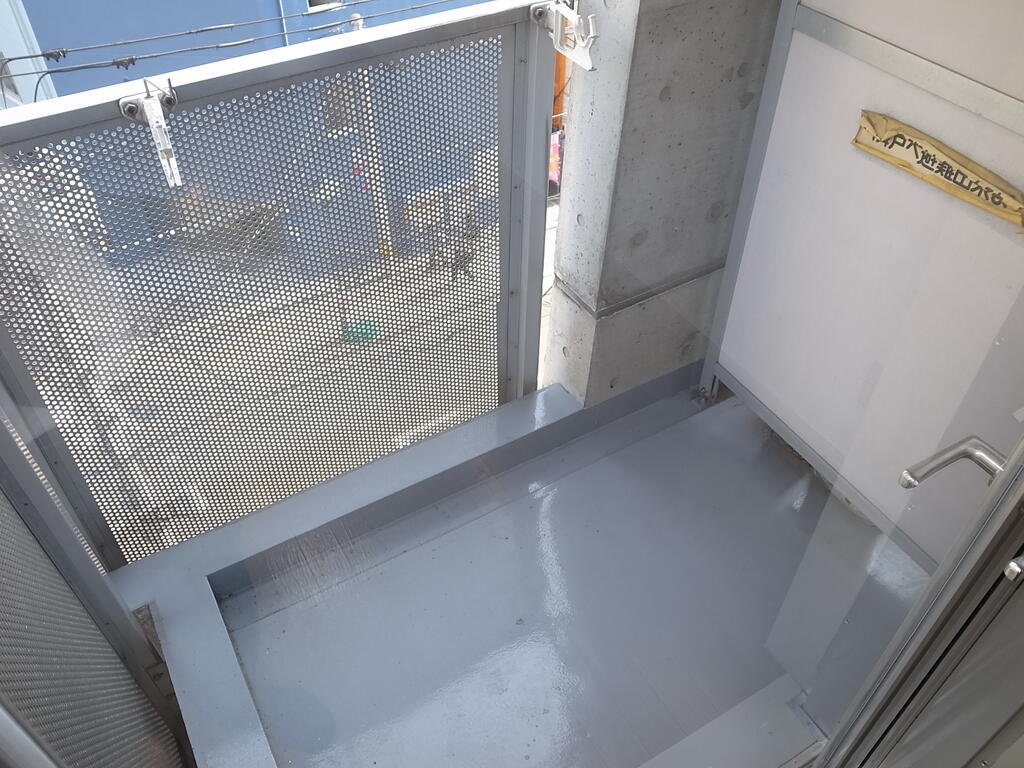 バルコニー　同間取り別号室の写真になります。