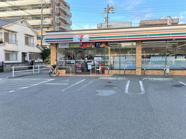 コンビニ　セブンイレブン名古屋豊田３丁目店（コンビニ）まで669m