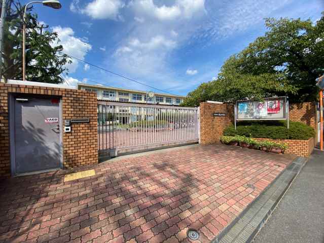 中学校　東大阪市立中学校縄手中学校（中学校）まで603m