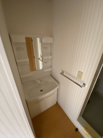 洗面設備　スペースが確保できる洗面所です