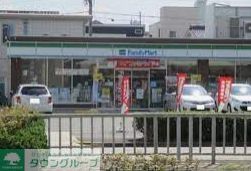 コンビニ　ファミリーマート上名古屋四丁目店（コンビニ）まで130m