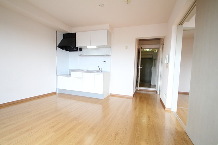 居室・リビング　9.6帖のダイニングキッチン☆