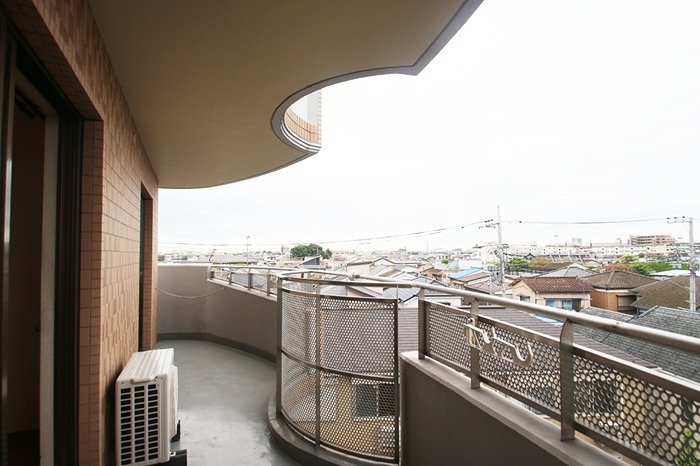 バルコニー　南向きの広々バルコニー♪