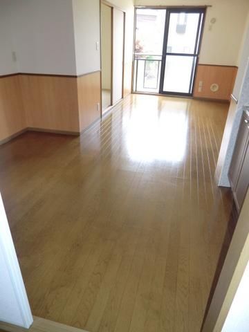 居室・リビング　明るいリビング