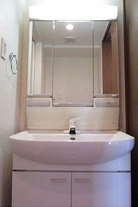 洗面設備　☆朝の支度も楽々の独立洗面台