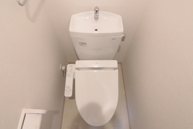 トイレ　※別室の参考写真の為、現況優先です。