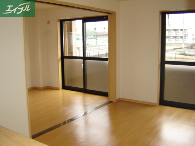 バルコニー　可動間仕切り（開）