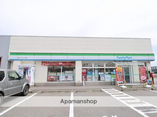 コンビニ　ファミリーマート（コンビニ）まで605m