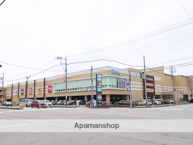 ショッピングセンター　ファボーレ（ショッピングセンター）まで738m