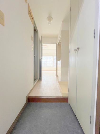 玄関　※別部屋の写真です