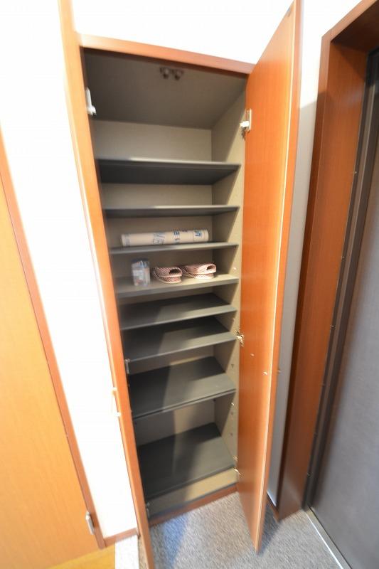 収納　アリス・マナーガーデン谷町　シューズボックス