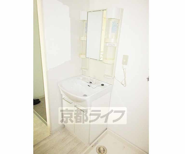 洗面設備　独立洗面台付いてます！