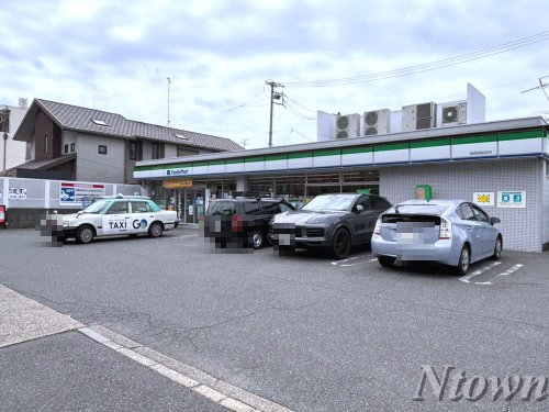 病院　ファミリーマート　城西病院前店（病院）まで393m