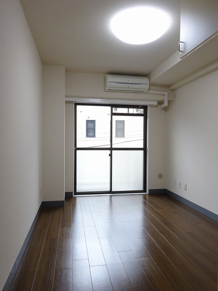 居室・リビング　ゆったり過ごせる居間です