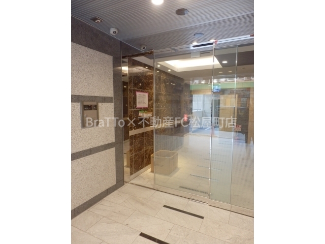 エントランス　マンション共用部分（オートロック付き）