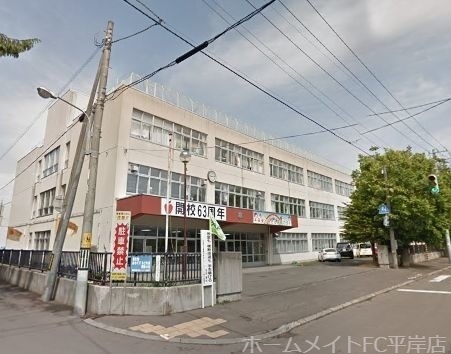小学校　札幌市立美園小学校（小学校）まで591m