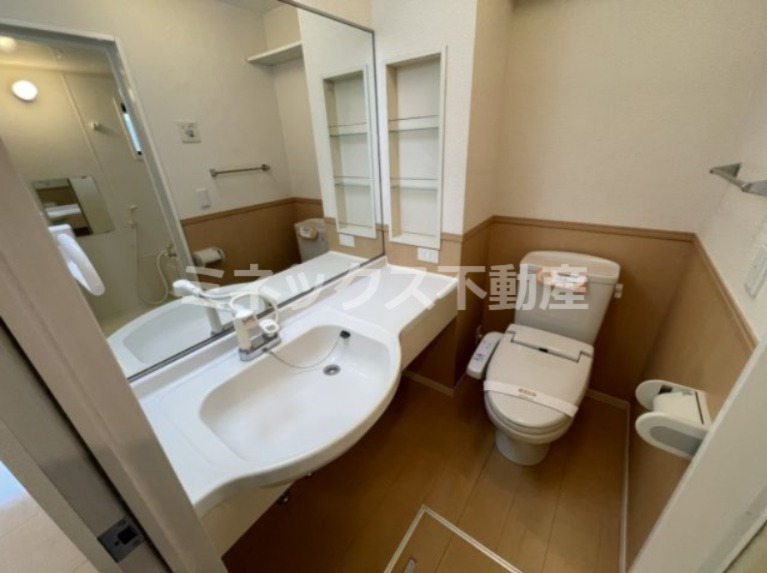 洗面設備　同タイプのお部屋の写真。現況を優先します。