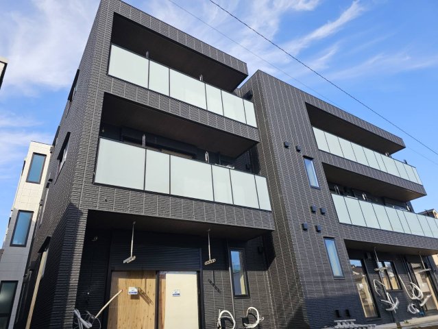 建物外観　広々としたお部屋でゆったりと快適に過ごせます♪