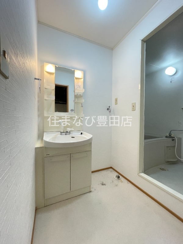 洗面設備　別室同型写真