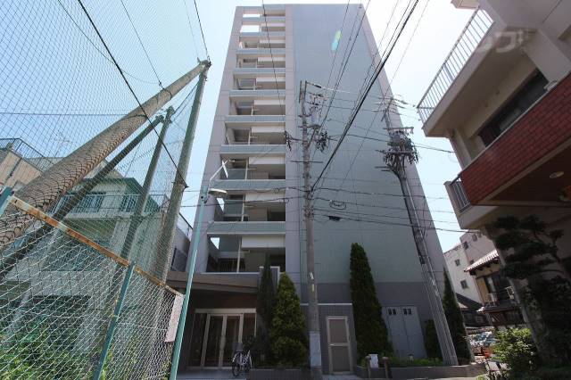 建物外観　大きな道路に面したお洒落な外観