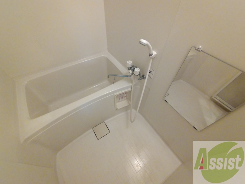 バス・シャワールーム　お風呂です。ゆっくりお風呂につかるのも体に良いですね！