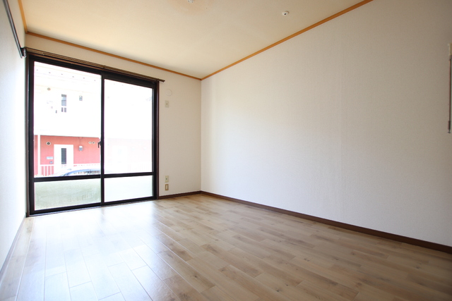 その他部屋・スペース　南面の洋室は６帖です