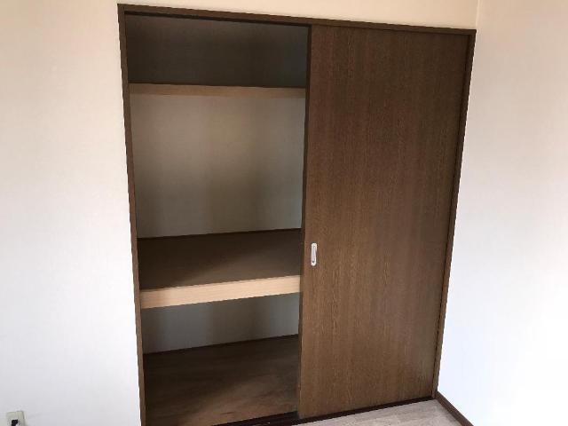 収納　６帖洋室の収納　枕棚あり