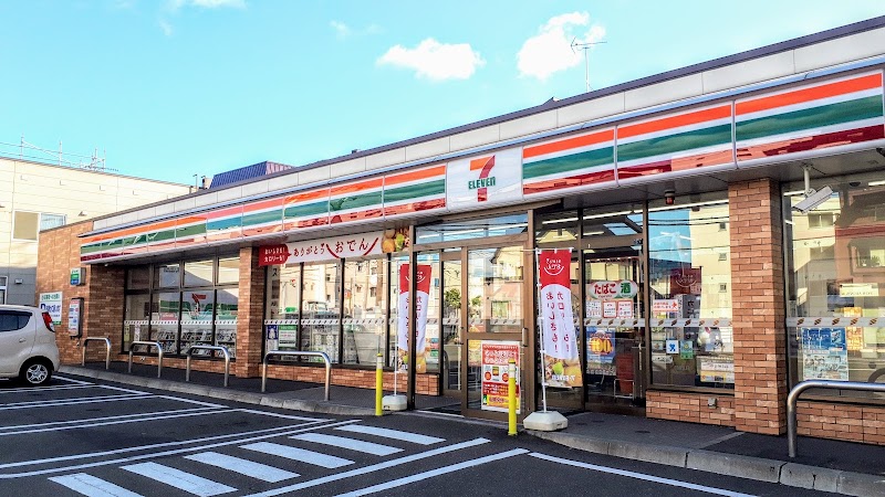 コンビニ　セブンイレブン札幌啓明店（コンビニ）まで301m