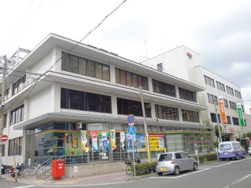 郵便局　日本郵便（株） 明石郵便局（郵便局）まで410m