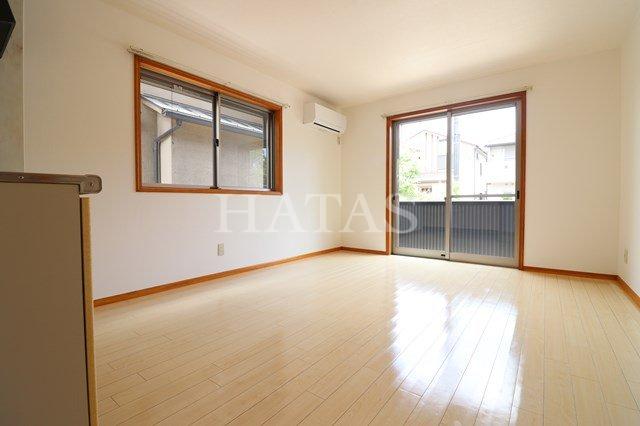 居室・リビング　同物件別部屋です。