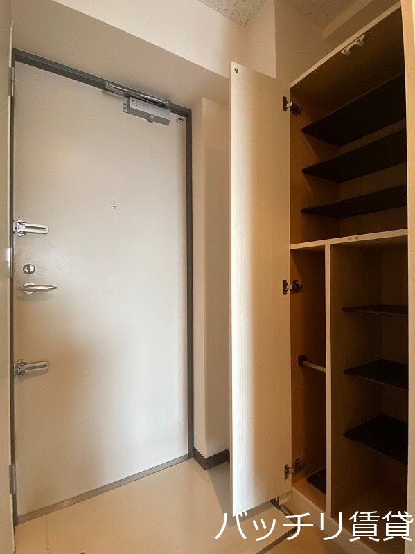 玄関　同型タイプの為現状優先