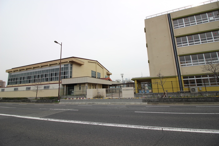 中学校　堺市立殿馬場中学校（中学校）まで170m