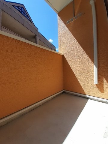 バルコニー　暖かな日差しのふりそそぐバルコニー