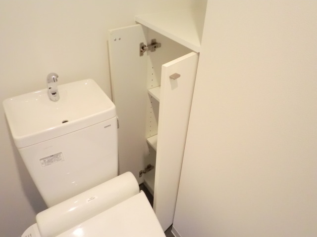トイレ　収納が多いトイレ空間