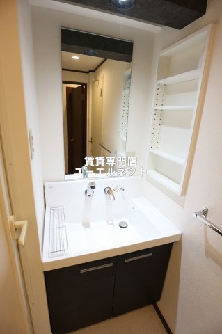 洗面設備　清潔感ある独立洗面台で毎日気持ちよく♪