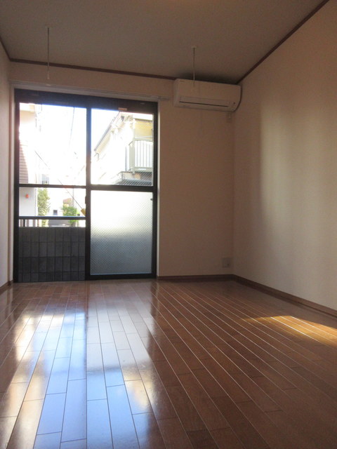 居室・リビング　★フローリング６．５帖洋室★