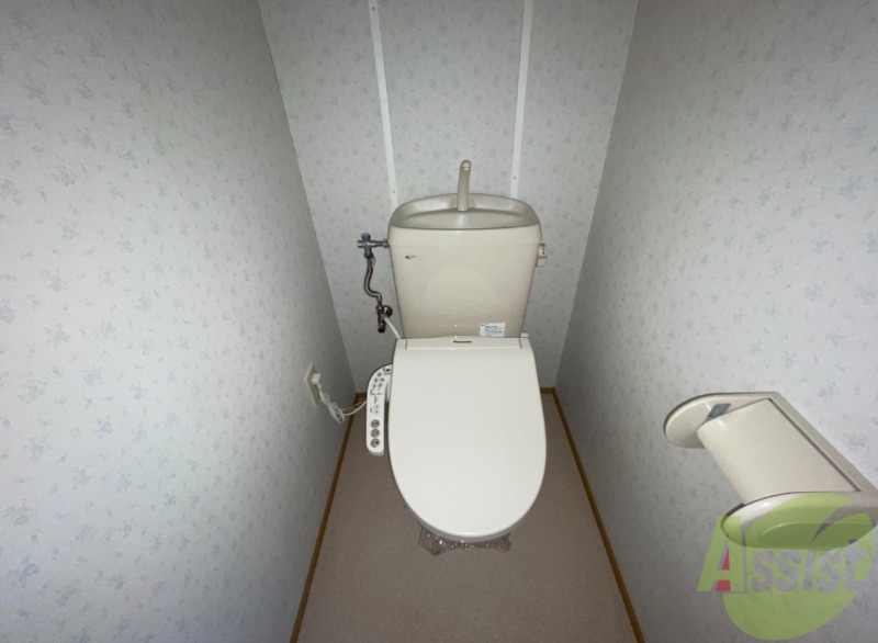 トイレ　温水洗浄便座付きのトイレは、使用しやすくうれしいですね。