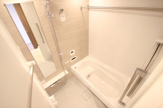 バス・シャワールーム　※別部屋の写真です