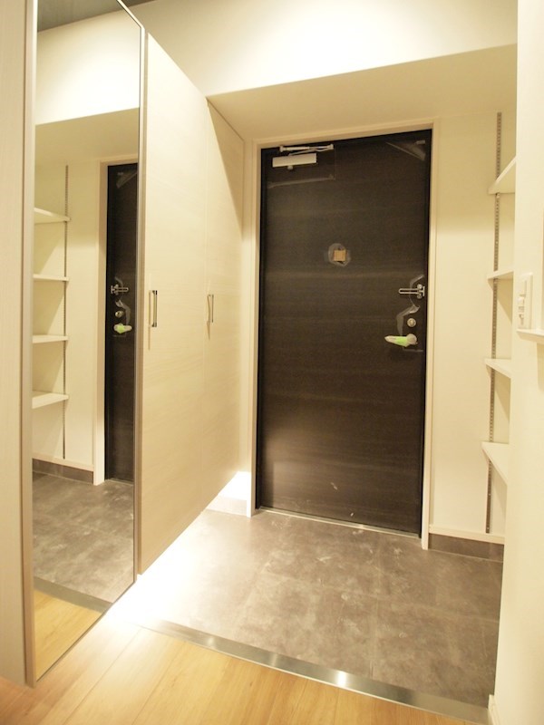 玄関　姿見付きのシューズBOX