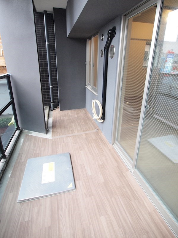 バルコニー　バルコニー広め