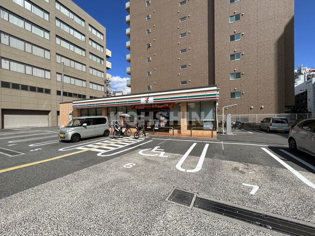 コンビニ　セブン－イレブン大阪元町３丁目店（コンビニ）まで504m